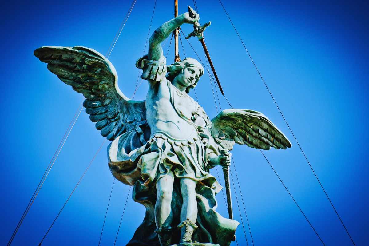 statua san michele arcangelo