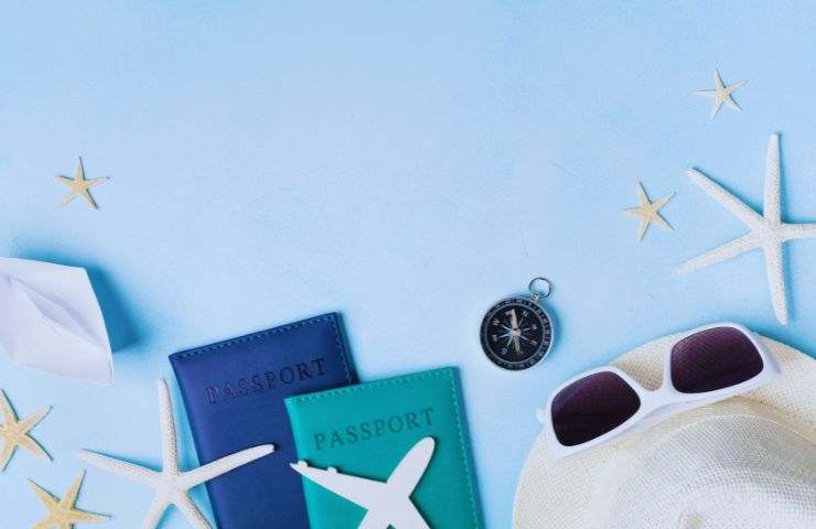 passaporti, occhiali e stelle marine